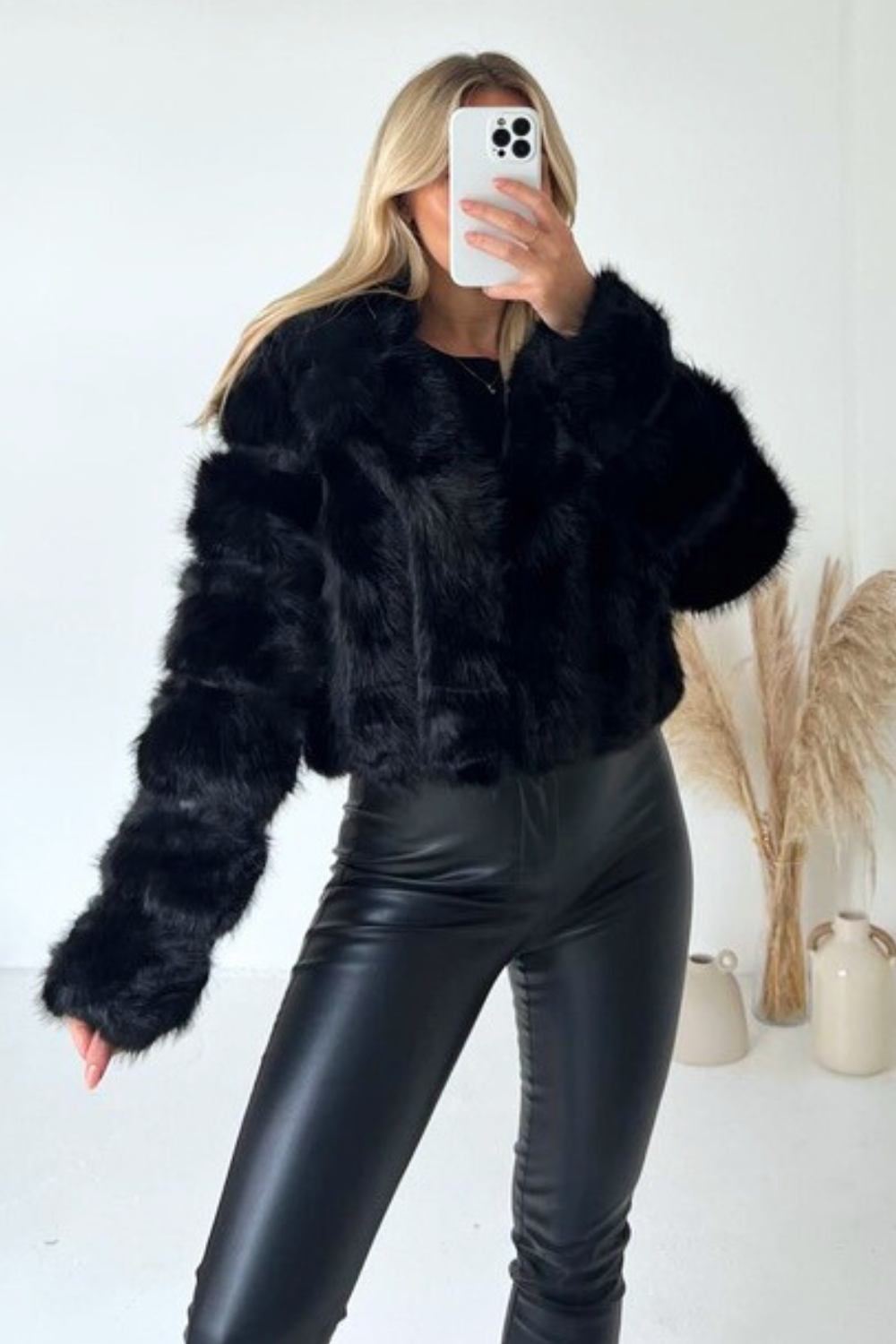 Sadie black cropped fur coat – Glamify Famous For Loungewear